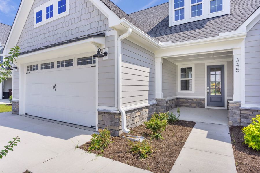Representative exterior details of a home built from the The Bradley by RobuckHomes in Windwater, Hampstead (Image 40).