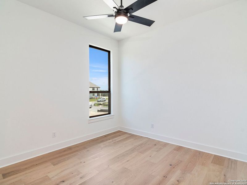 Spacious, unfurnished interior of a new home in Verandas at the Rim, San Antonio (Image 28).