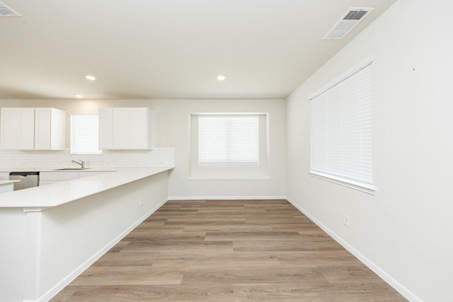Spacious, unfurnished interior of a new home in River's Edge, Conroe (Image 17).