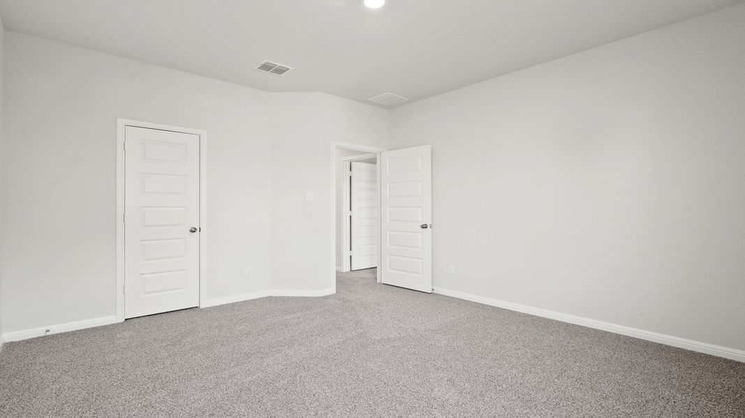 Spacious, unfurnished interior of a new home in Melissa Ranch, San Antonio (Image 20).