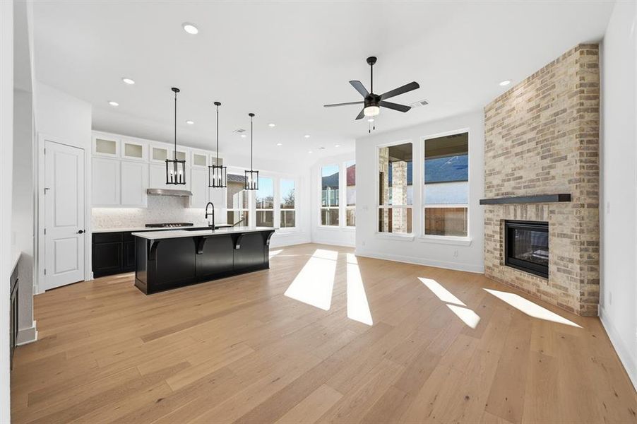 Spacious, unfurnished interior of a new home in Dove Hollow, Waxahachie (Image 15).