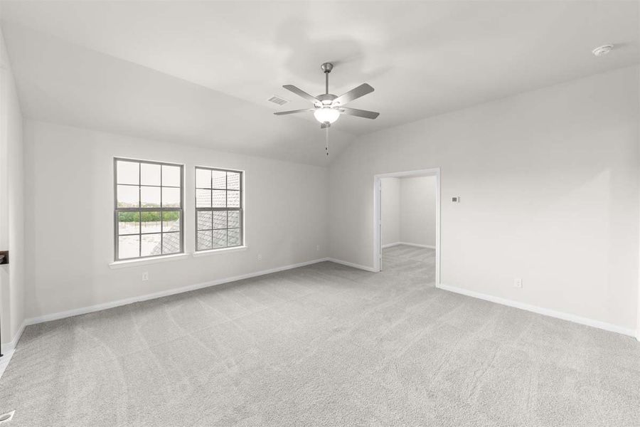 Representative unfurnished interior of a home built from the Larue by Pacesetter Homes in Nelson Lake, Rockwall (Image 23).