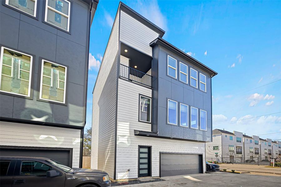 Front exterior of a new home in , Houston, TX, highlighting curb appeal (Image 25).