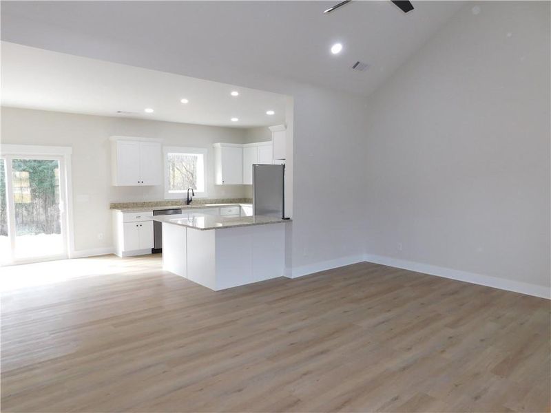 Spacious, unfurnished interior of a new home in , Dahlonega (Image 13).