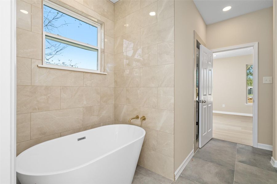 Stunning freestanding tubframed by sleek tile work—perfect for relaxing evenings.Bright, airy designcomplements modernfinishes.