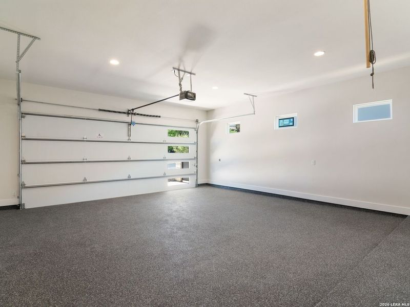 Spacious, unfurnished interior of a new home in , San Antonio (Image 32).
