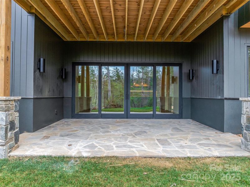 Spacious, unfurnished interior of a new home in , Asheville (Image 31).