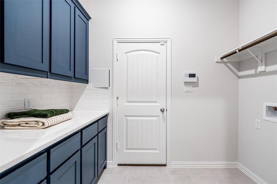 Furnished interior view inside a new home in Waterford Park, Weatherford (Image 17).