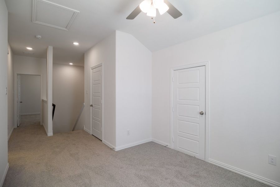 Spacious, unfurnished interior of a new home in The Villages of Hurricane Creek, Anna (Image 27).