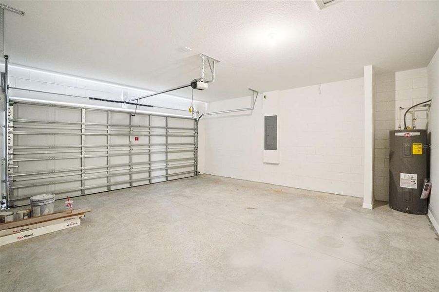 Spacious, unfurnished interior of a new home in Hamilton Bluff - Signature Series, Lake Hamilton (Image 21).