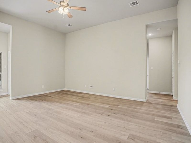 Spacious, unfurnished interior of a new home in Cole Crossing Estates, DeSoto (Image 29). Spacious, unfurnished interior of a new home in Cole Crossing Estates, DeSoto (Image 29).
