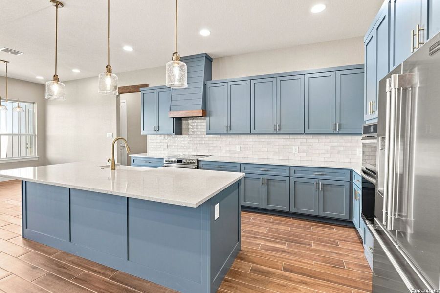 Furnished interior view inside a new home in , Seguin (Image 9).