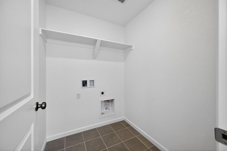 Spacious, unfurnished interior of a new home in Sky Ranch, Watkins (Image 15).
