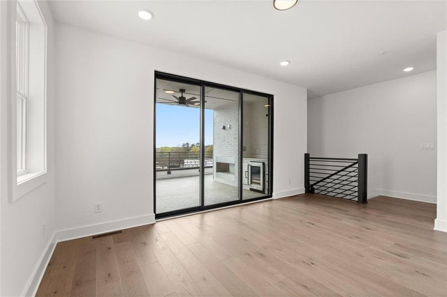 Spacious, unfurnished interior of a new home in , Alpharetta (Image 39).