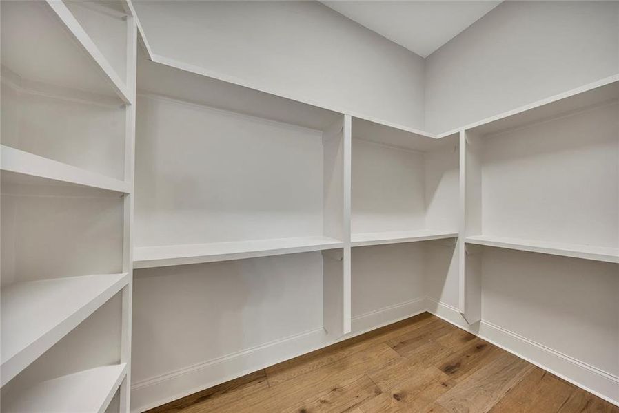 Spacious, unfurnished interior of a new home in , Jasper (Image 29).
