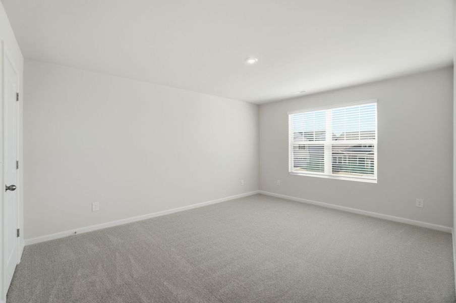 Spacious, unfurnished interior of a new home in Waxhaw Landing, Monroe (Image 30).