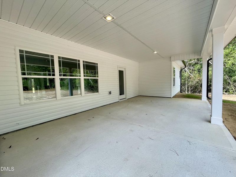 27 Covered Patio 27 Covered Patio