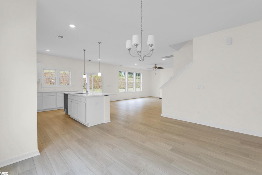 Spacious, unfurnished interior of a new home in Lynbrook, Boiling Springs (Image 12).