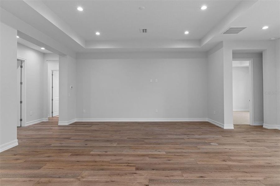 Spacious, unfurnished interior of a new home in Southern Hills Plantation, Brooksville (Image 14).