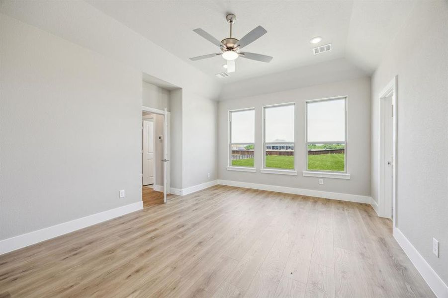 Spacious, unfurnished interior of a new home in Ellis Ranch Estates, Waxahachie (Image 16).
