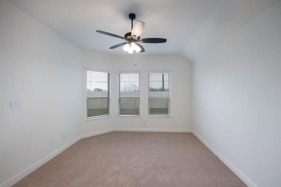 Spacious, unfurnished interior of a new home in Las Lomas, Forney (Image 8).