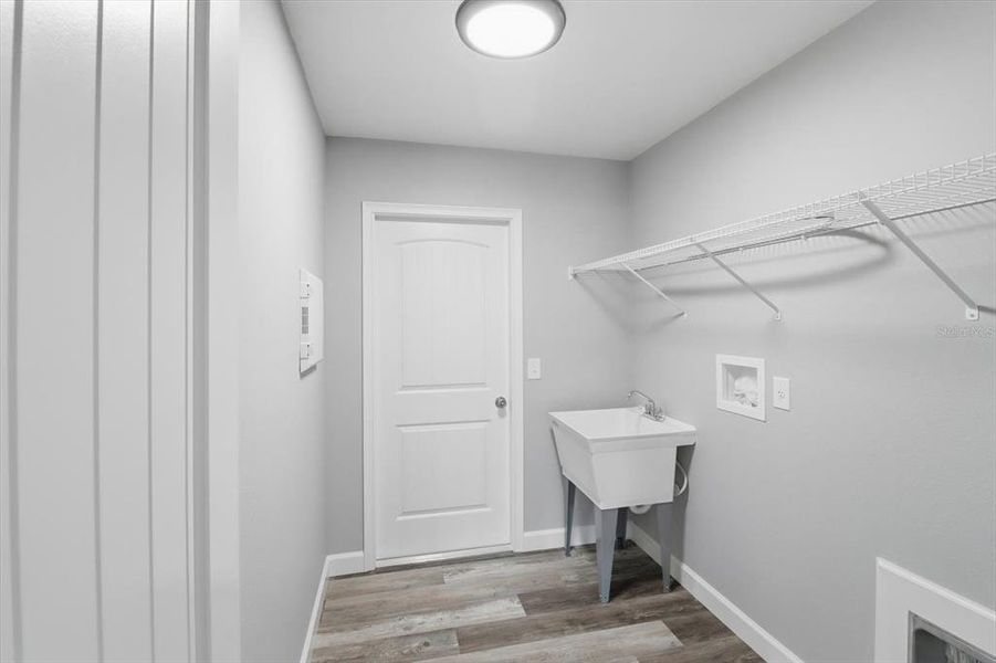 Furnished interior view inside a new home in , Dunnellon (Image 7).