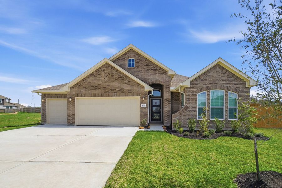 Front exterior of a new home in Canterra Creek, Rosharon, TX, highlighting curb appeal (Image 1). Front exterior of a new home in Canterra Creek, Rosharon, TX, highlighting curb appeal (Image 1).