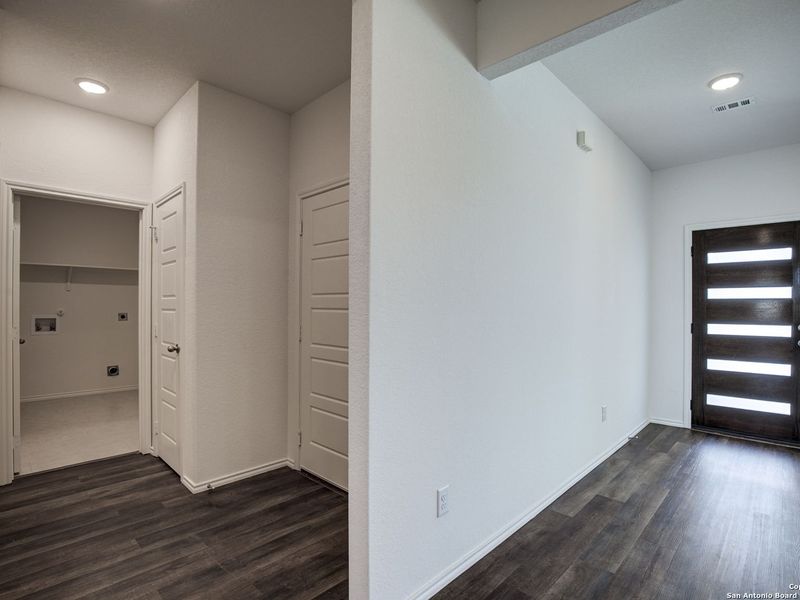 Spacious, unfurnished interior of a new home in Hannah Heights, Seguin (Image 13).