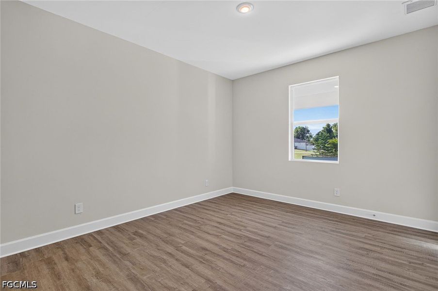 Spacious, unfurnished interior of a new home in Cape Coral, Cape Coral (Image 22).