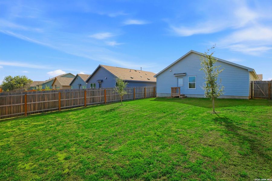 Exterior details and patio area of a home in Lodi Grove, Floresville (Image 3).