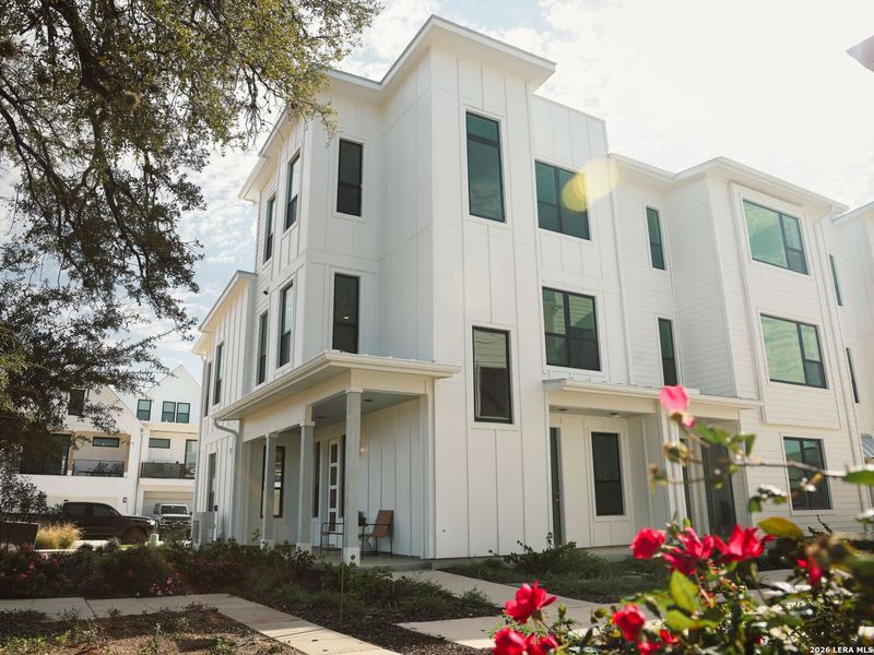 Condo located in San Antonio, TX showcasing its design and architecture (Image 5).