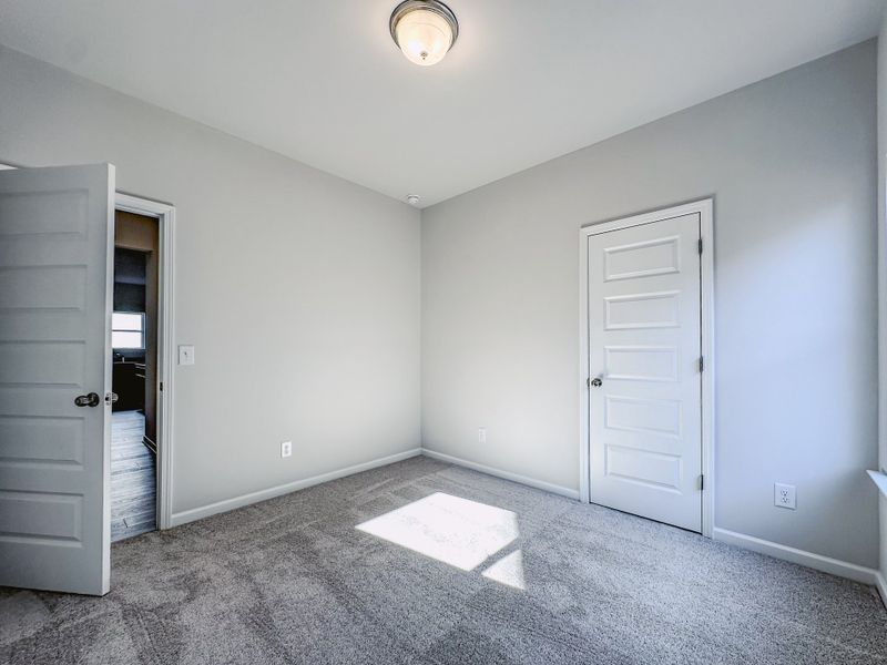 Representative unfurnished interior of a home built from the The Hampton by Smith Douglas Homes in Enclave at Willis, Willis (Image 29).