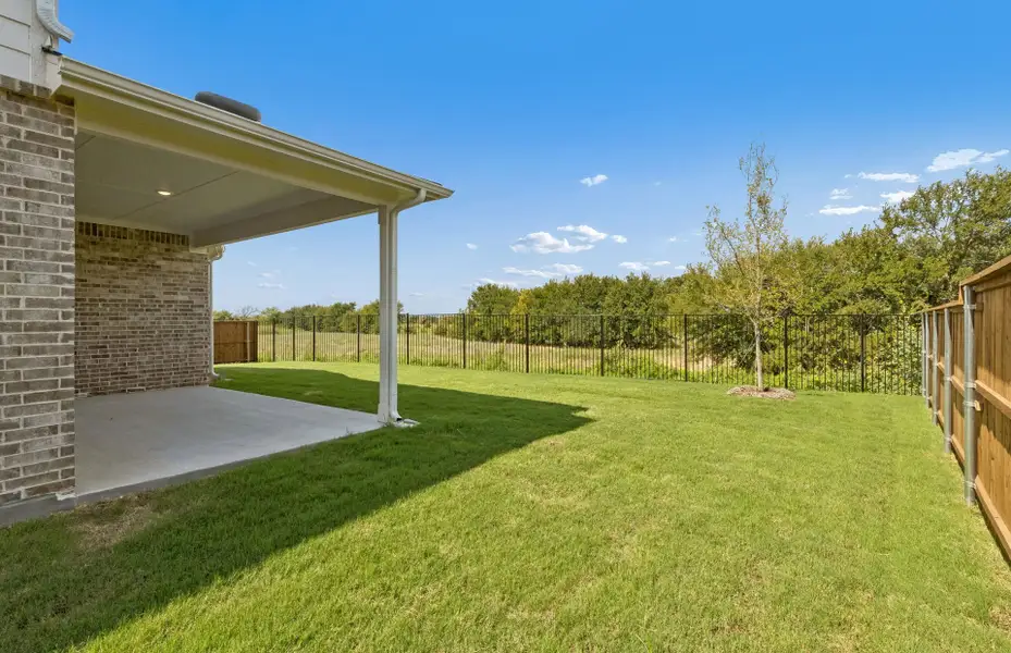 Exterior details and patio area of a home in Creekview Meadows, Pilot Point (Image 3).