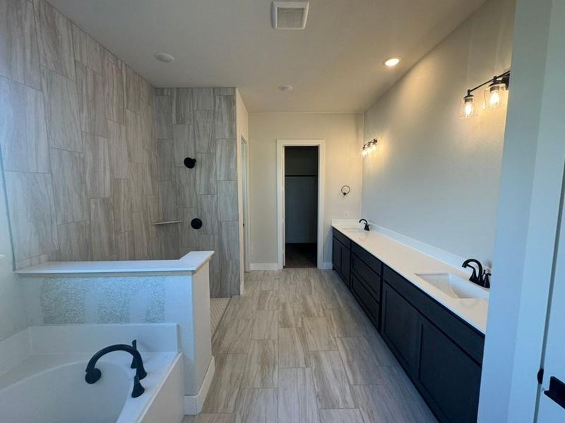 Furnished interior view inside a new home in Creekview Addition, Van Alstyne (Image 9). Furnished interior view inside a new home in Creekview Addition, Van Alstyne (Image 9).