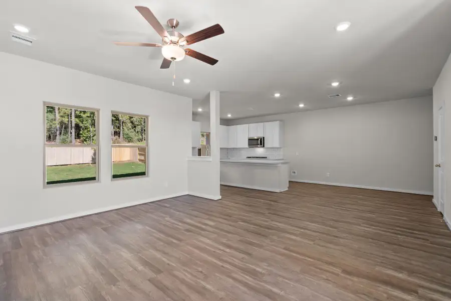 Spacious, unfurnished interior of a new home in Westridge Cove, Panorama Village (Image 20).