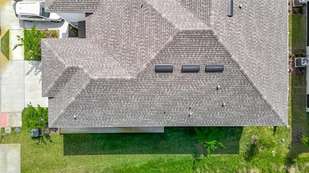Exterior details and patio area of a home in , Tampa (Image 32).
