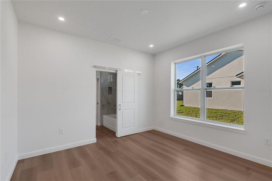 Spacious, unfurnished interior of a new home in , Palm Bay (Image 26).