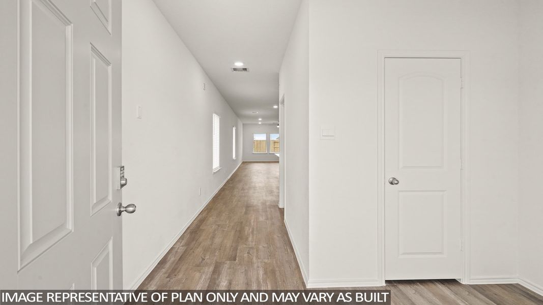 Spacious, unfurnished interior of a new home in Cypress Green, Tomball (Image 18).