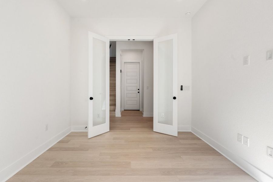 Spacious, unfurnished interior of a new home in Persimmon, Buda (Image 35). Spacious, unfurnished interior of a new home in Persimmon, Buda (Image 35).