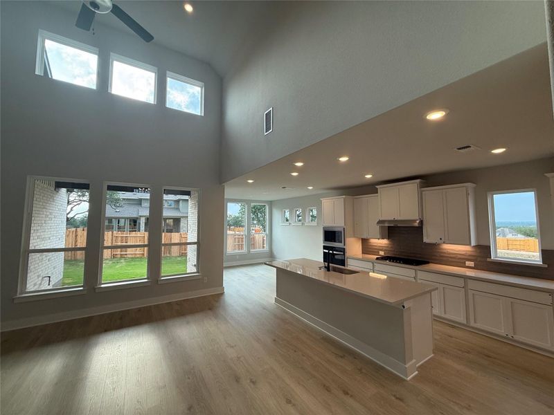 Family Room to Kitchen & Casual Dining Family Room to Kitchen & Casual Dining