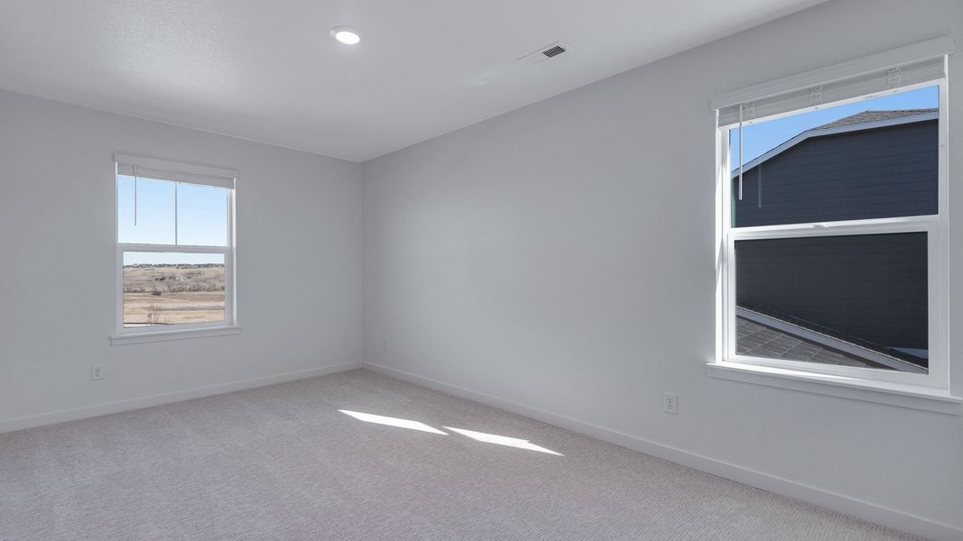 Spacious, unfurnished interior of a new home in Vista Meadows, Fort Lupton (Image 22).