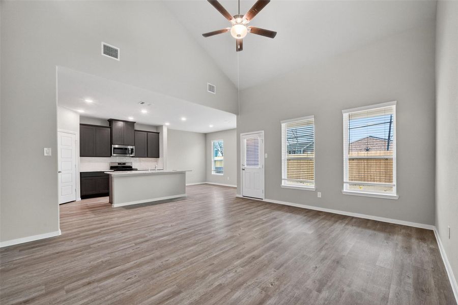 Spacious, unfurnished interior of a new home in Rollingbrook Estates, Baytown (Image 31).