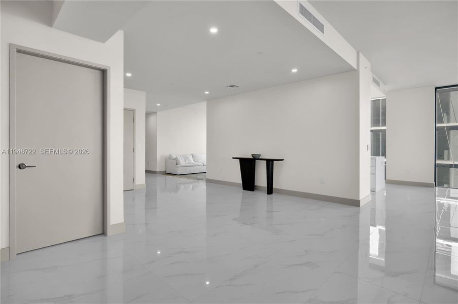 Spacious, unfurnished interior of a new home in , Miami (Image 20).