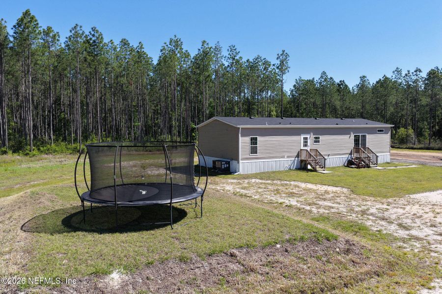 Exterior details and patio area of a home in , Bunnell (Image 21).