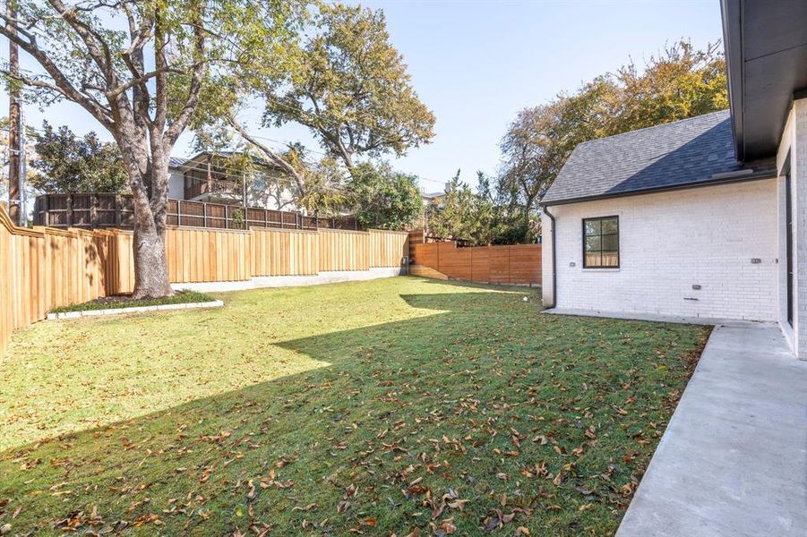 Exterior details and patio area of a home in , Dallas (Image 20).
