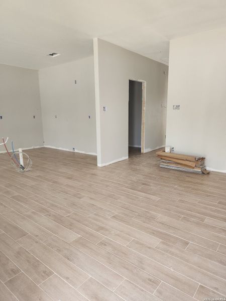 Spacious, unfurnished interior of a new home in , Eagle Pass (Image 4). Spacious, unfurnished interior of a new home in , Eagle Pass (Image 4).