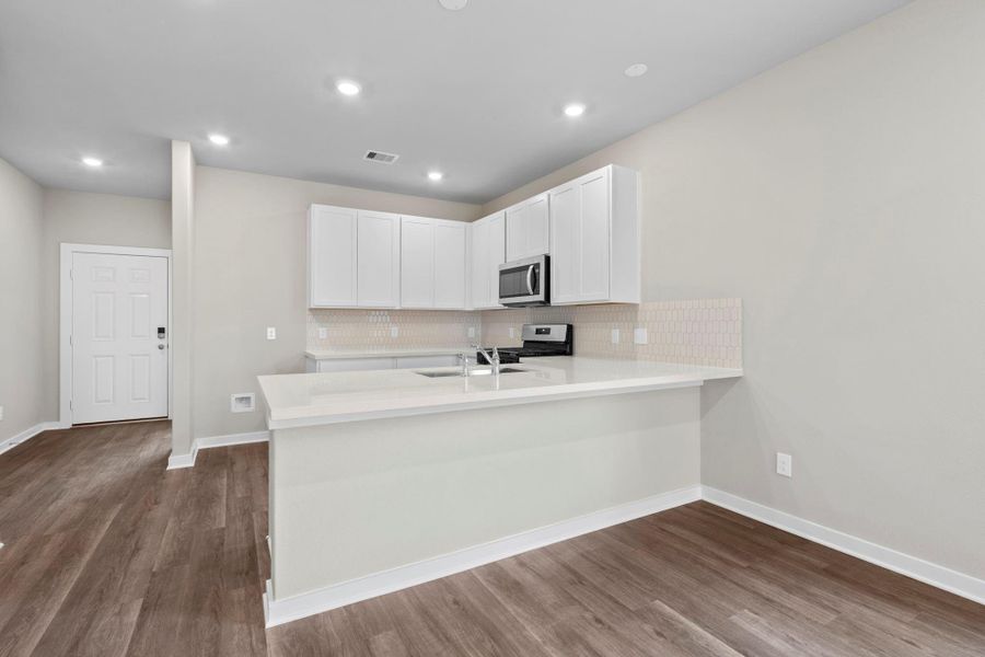 Furnished interior view inside a new home in Laurel Landing 40', Alvin (Image 7).
