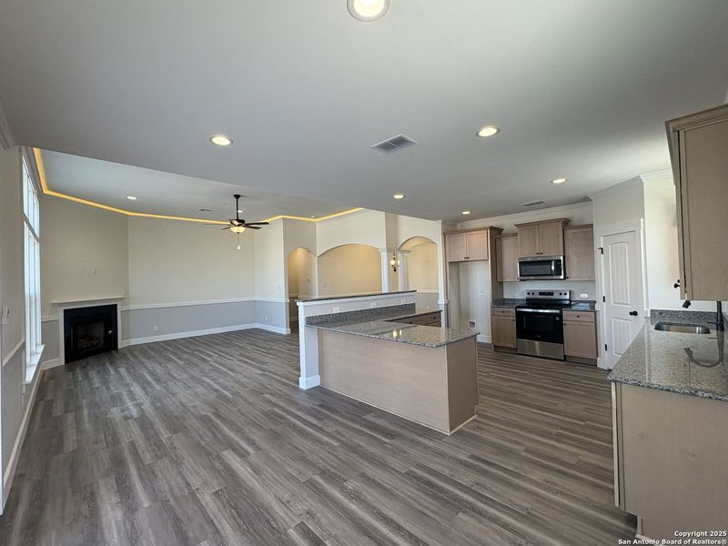 Furnished interior view inside a new home in Las Palomas Country Club Estates, La Vernia (Image 6).