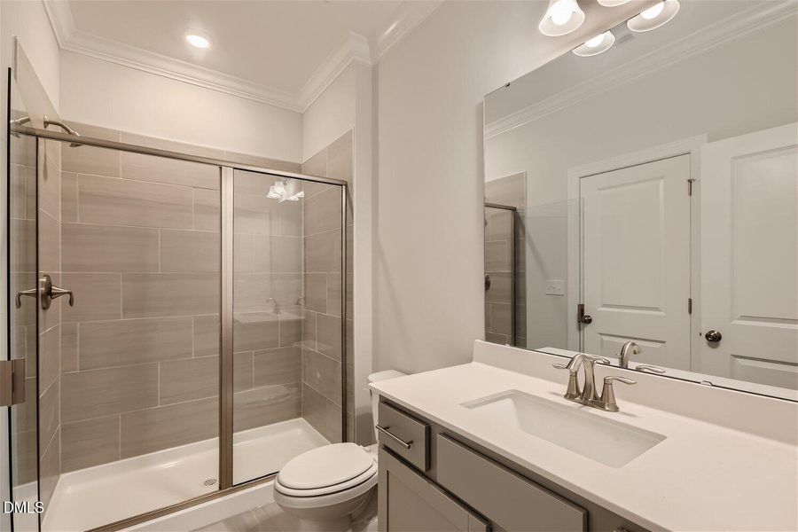 SUN_DevonSquare_Pic_Waterbury_Bath1_2of2