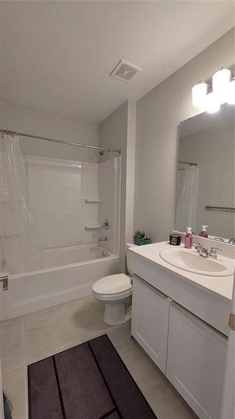 Furnished interior view inside a new home in , Kissimmee (Image 11).